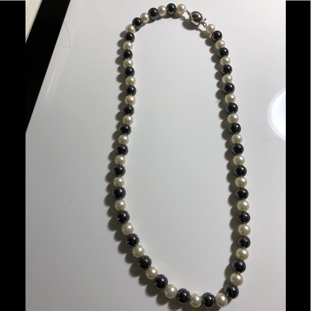 Black And White Pearls Necklace